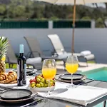 Coral - Private Large Pool & Garden Famalicão
