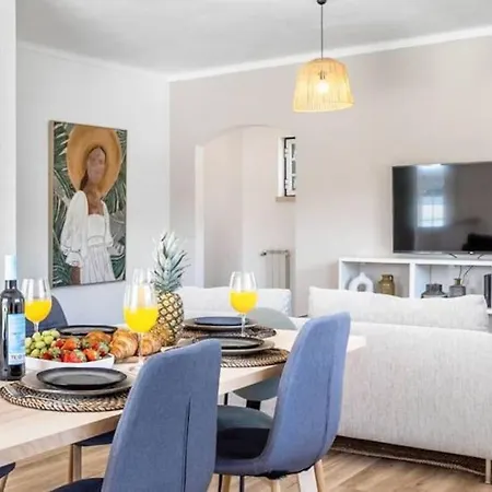 Coral - Private Large Pool & Garden *