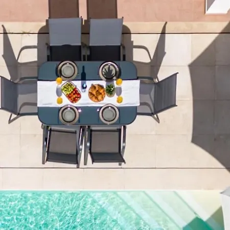Villa Coral - Private Large Pool & Garden Famalicao