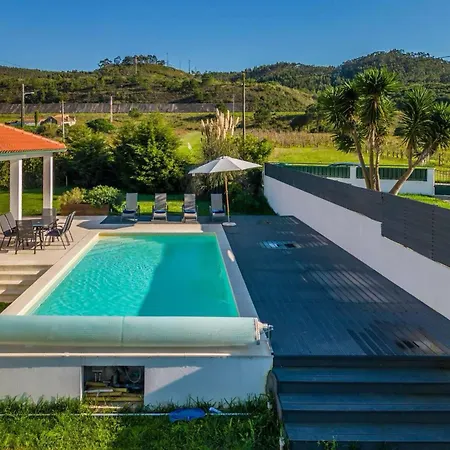 Villa Coral - Private Large Pool & Garden Famalicão