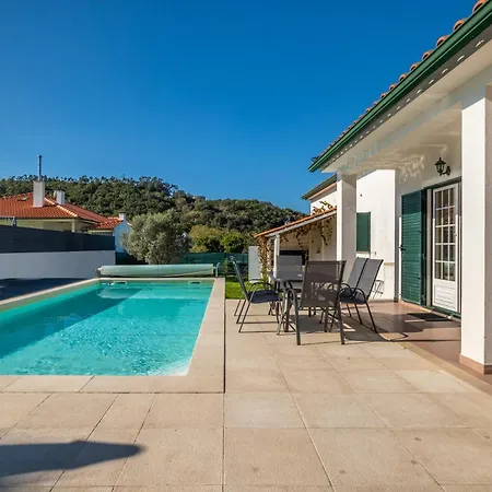 Villa Coral - Private Large Pool & Garden Famalicao
