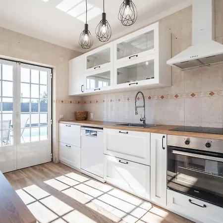 Coral - Private Large Pool & Garden *