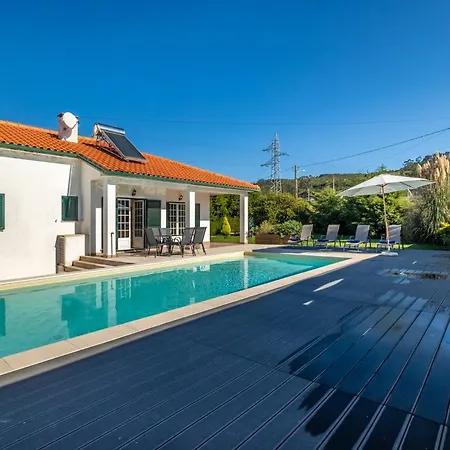 Coral - Private Large Pool & Garden Villa Famalicao