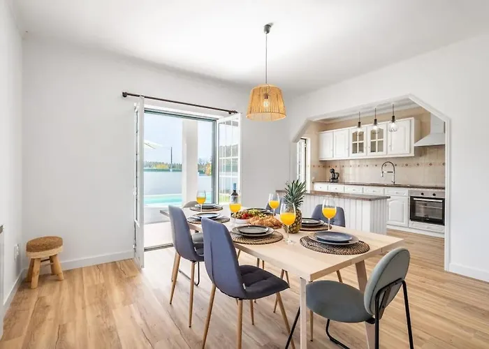 Coral - Private Large Pool & Garden * Famalicão