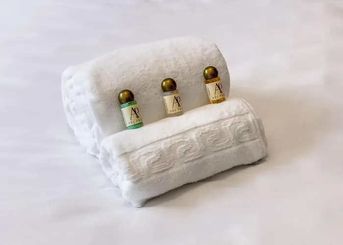 Coral - Private Large Pool & Garden *