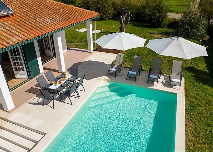 Coral - Private Large Pool & Garden