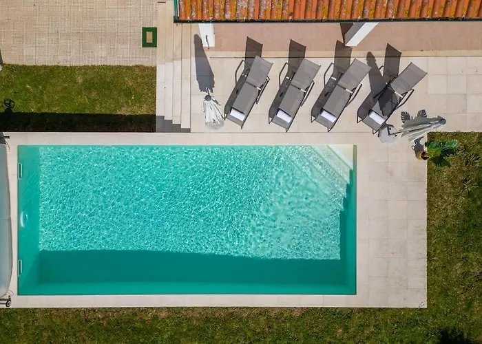 Coral - Private Large Pool & Garden *