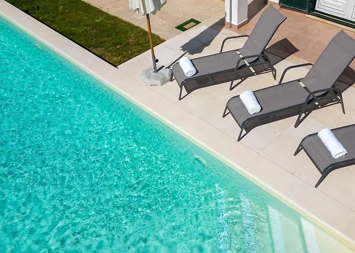 Coral - Private Large Pool & Garden Willa *