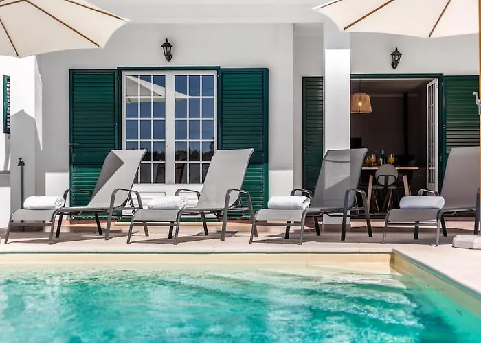 Coral - Private Large Pool & Garden Willa